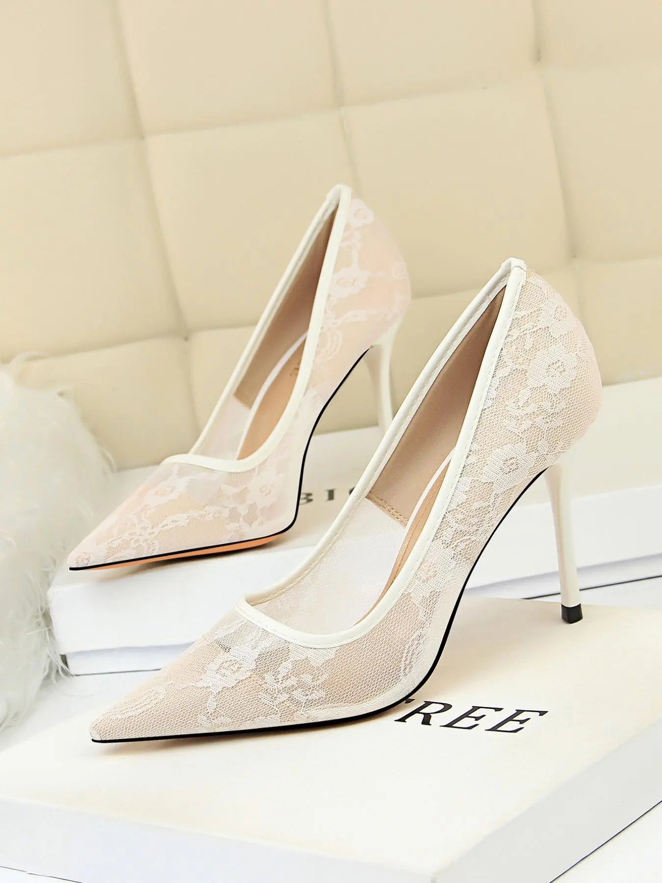 Women'S Mesh Hollow Design with Contrast Lace Pointed Toe Stiletto Heeled, Stylish Elegant Classy High Heeled Dress Formal Shoes for Party, Perfect Footwear for Outfit Matching, Wedding Party Shoes